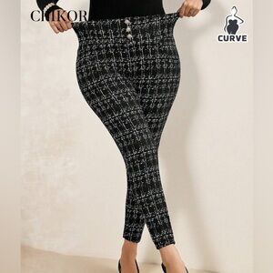 SHEIN Chikora Plus Size Front Button Heart Allover Print Casual Pants